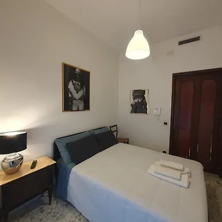 Penzion Matrimoniale Cado Dalle Nubi Con Bagno Privato E Balcone Bari