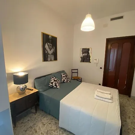 Penzion Matrimoniale Cado Dalle Nubi Con Bagno Privato E Balcone Bari